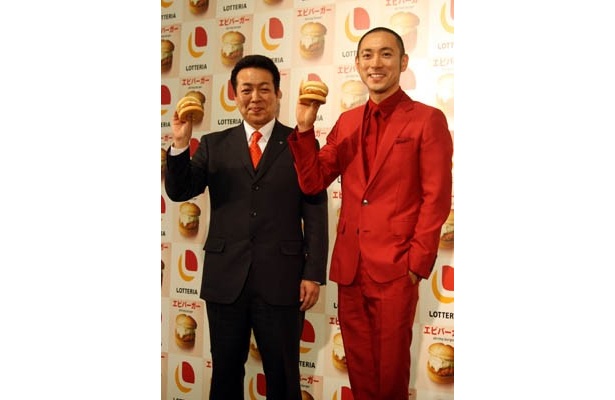 “史上最高”を目指した今回の新・エビバーガー(290円)は、3月4日(木)より、全国のロッテリアで販売開始