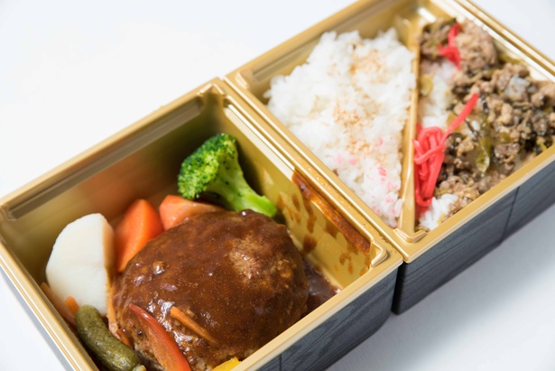 格之進自慢のハンバーグと熟成肉特製そぼろご飯を使用した「段違いハンバーグ」(1404円)