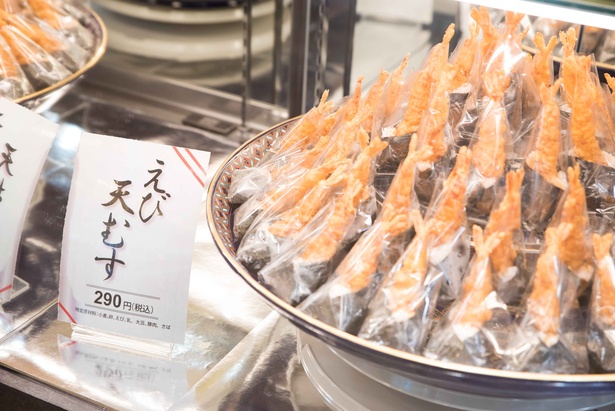 店舗には「えび天むす」(税込290円)が豪快にならぶ