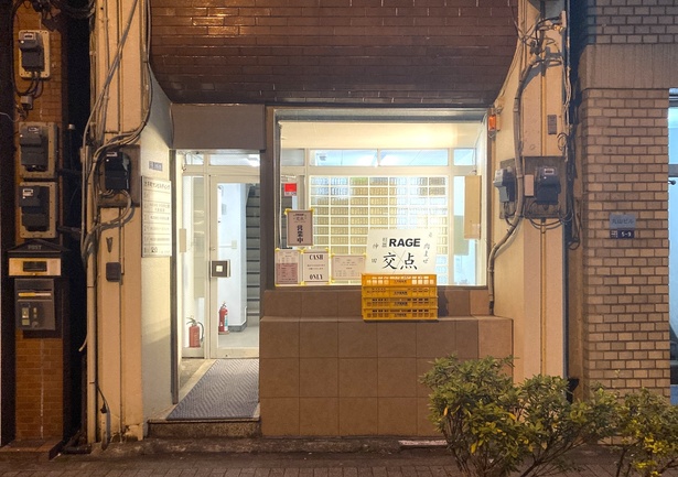 ビジネス街に店を構え、営業は平日のみ。ランチや仕事終わりの“ちょっと一杯”の新たな選択肢に