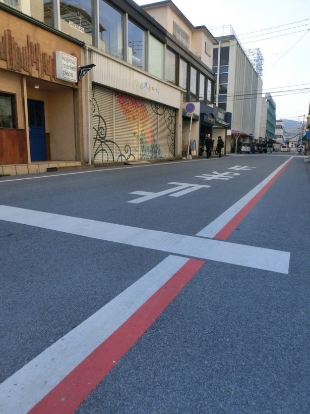 地元ジーンズメーカーのショップが37店舗連なる、児島ジーンズストリート
