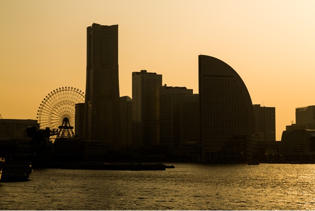 【写真を見る】横浜港の夕焼け空。時間によってはイベント当日も夕焼けを楽しめる