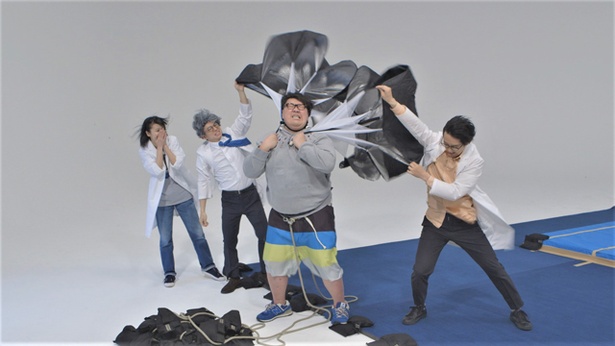 番組に出演する発明YouTuberの「ピカちんズ」が、さまざまな人とコラボする動画企画も同時配信