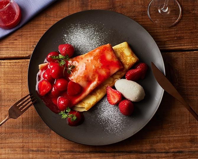 夜の“貸し切りいちご狩り”から温泉といちごの共演まで。星野リゾートの4施設でユニークな冬の「いちご滞在」を体験