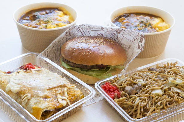 【写真を見る】アリーナにはグルメも充実！ここだけのオリジナルメニューも食べられる