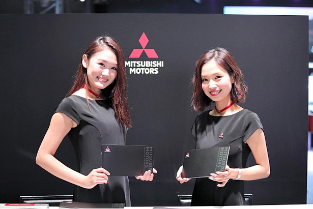 「三菱」のブースで見つけた美人コンパニオン