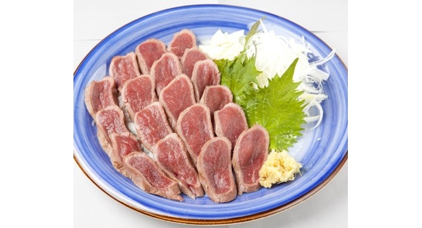 「鹿のたたき」(1000円)は、さっぱりとした味でシカ肉本来のウマさがGood