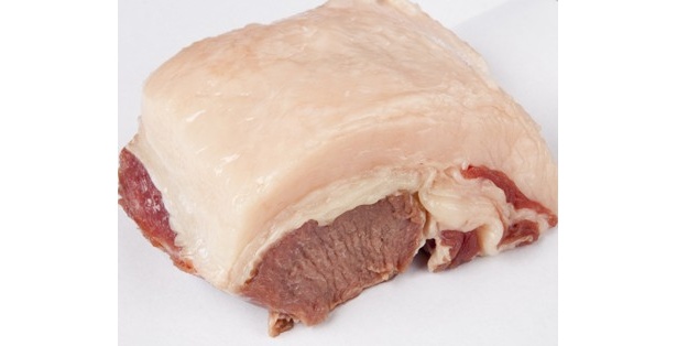 煮込むほど柔らかくプリプリした食感の「イノシシ肉」。この時期は脂肪も多く良質のタンパク質やコラーゲンも豊富なので、疲労回復や美容にも期待大