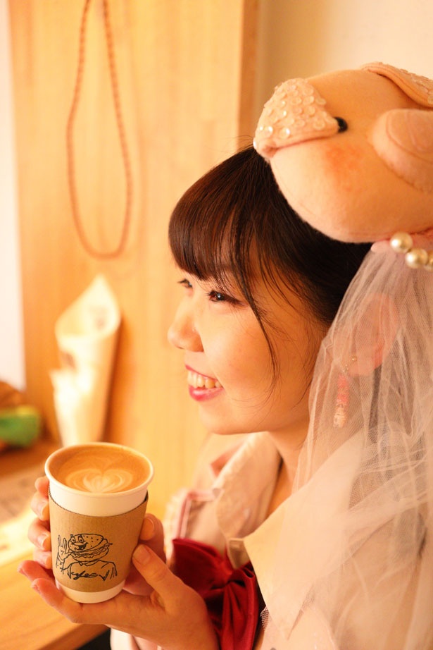 「リロコーヒー」特製のカフェラテにほっこり