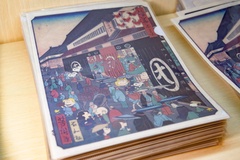 「大丸心斎橋店限定クリアファイル」の画の中にキャラクターたちの姿が！全部見つけられるかな…？