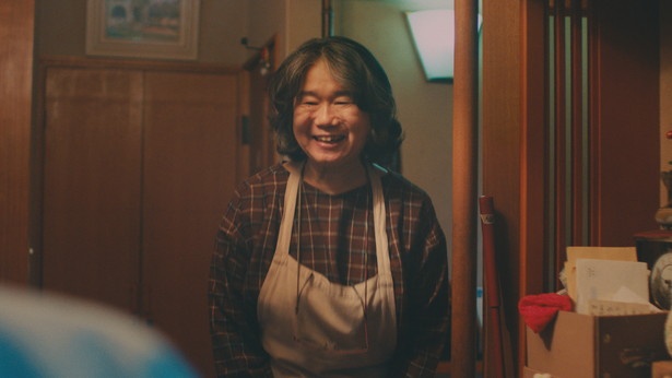 【写真を見る】ひさしぶりに帰ってきた息子(みやぞん)を迎える母親