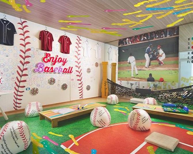 野球場をイメージした「推し活スタジアムルーム」がBEB5沖縄瀬良垣に誕生！合言葉でお得に泊まれる“道民限定特別プラン”も