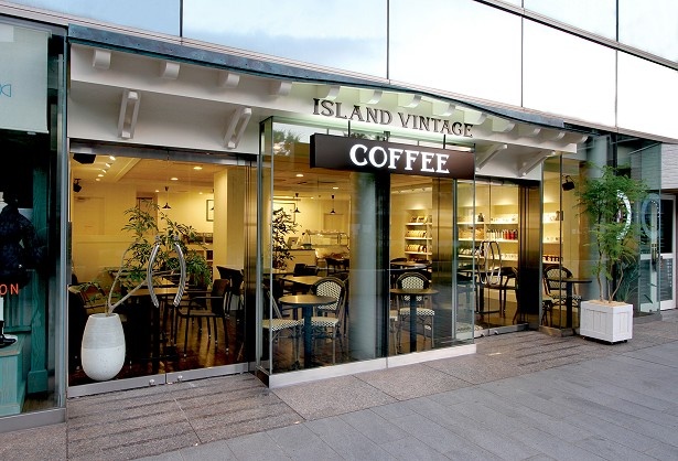 アイランドヴィンテージコーヒー青山店は、すっきりとしていて落ち着いた雰囲気