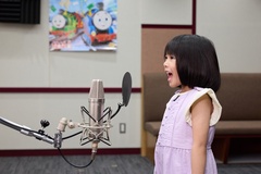 人生初のアフレコに挑戦！サンタへ手紙を書いた少女・ライアン役を演じる倉田瑛茉ちゃん