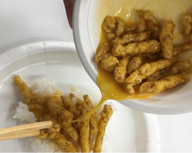 ご飯にすき焼きをかけて食べる感覚で！「本当のすき焼きを食べているみたい！」と感動だった