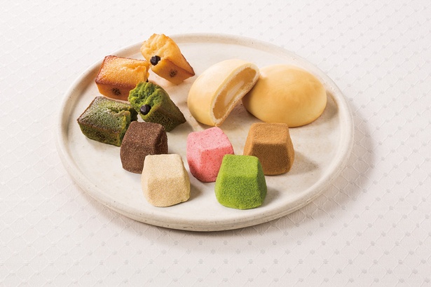 「年賀詰め合わせ」は、「みるくるん」とワビサの代表商品「香ほろん」「あずきフィナンシェ」の詰め合わせ