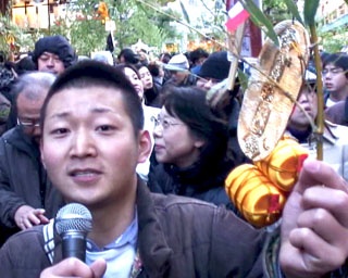 笹を求める大行列！外国人が大阪・今宮戎神社で「えべっさん」体験