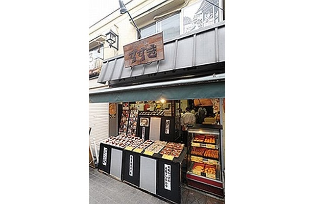 1933年創業の肉のすずき。焼豚(100g450円〜)も人気だ
