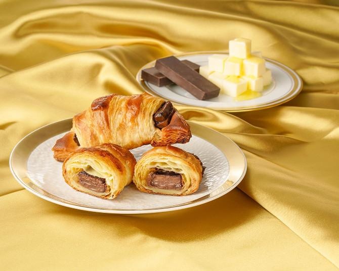 王道の座を揺るがす!?サンマルクカフェでバター10倍、チョコレート2倍の「究極のチョコクロ」登場