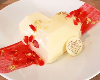 華やかな多層仕立て！ハーゲンダッツのアイスケーキを食べてみた