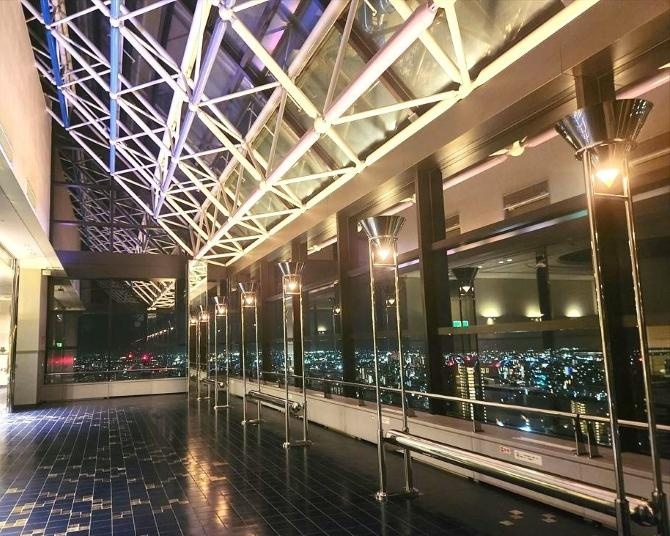 伊達政宗が築いた城下町・仙台の夜景が深夜23時まで無料！東北地方初の100メートル超え高層ビルの景観は？【無料展望室シリーズvol.12】