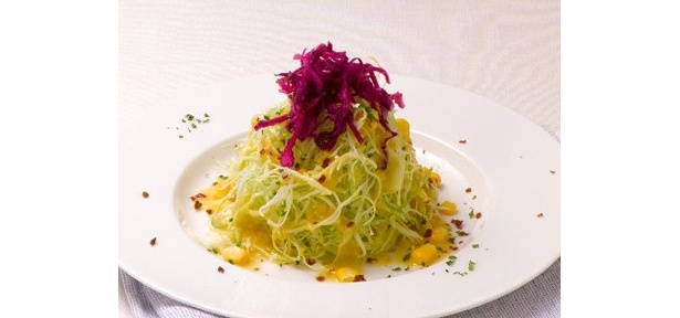 【写真】ロイホの野菜たっぷり＆個性派サラダ