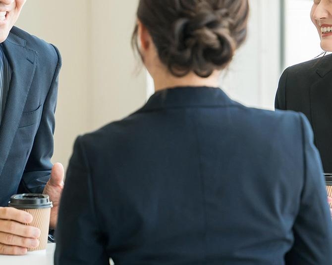 “雑談が多い＝風通しがよい職場”は錯覚だった？雑談を「脳が喜ぶ休憩」に変える3つのポイント