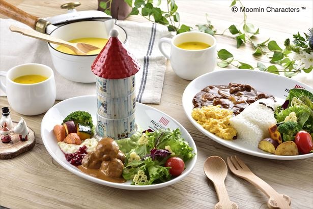 ムーミンハウスの欲張りプレート、ムーミンプレートは共に自家製パンの食べ放題付き