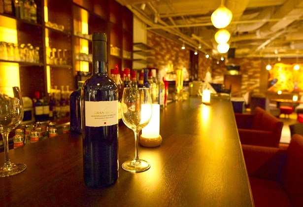 店内は、ソファ席が豊富でゆったりとした時間を過ごすことができる