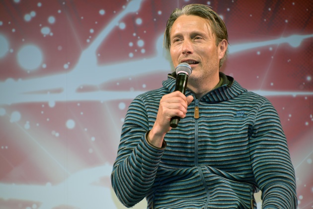 【写真を見る】終始笑顔で、自然体で語るマッツ・ミケルセン