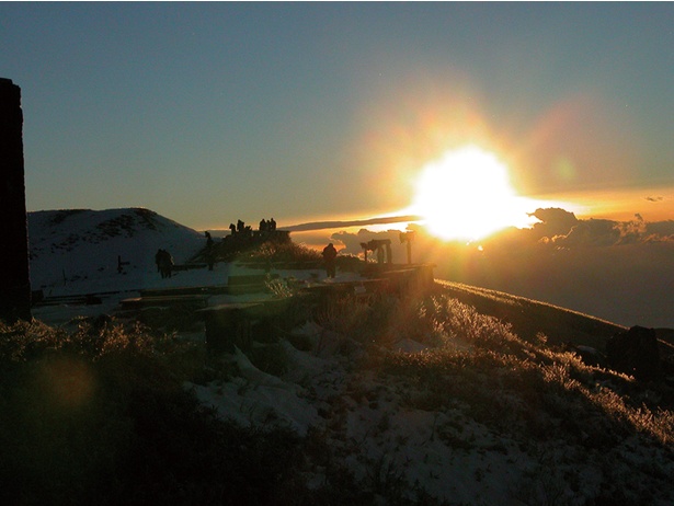 ｢箱根 駒ヶ岳ロープウェー｣から見られる日の出。写真は7:00ごろ