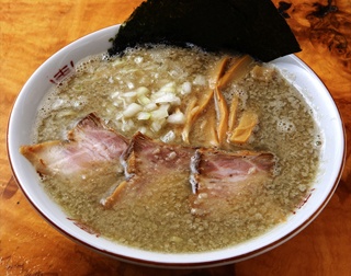 【福島】うわ、喜多方ラーメンがセメント色に！ 背脂煮干し好きにはたまらない、燕三条系との融合