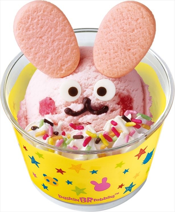 目にはチョコ、耳はイチゴ風味のクッキーを使用した「ハッピードール うさぎ」(450円)