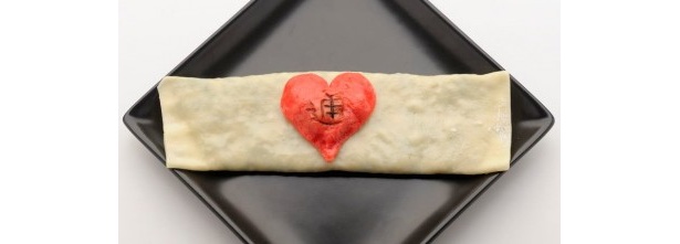 新八のハチマキ型ギョウザ「“寺門通親衛隊隊長志村新八だァァァ!!”餃子」(520円)。ハートの部分はとろけるチーズ