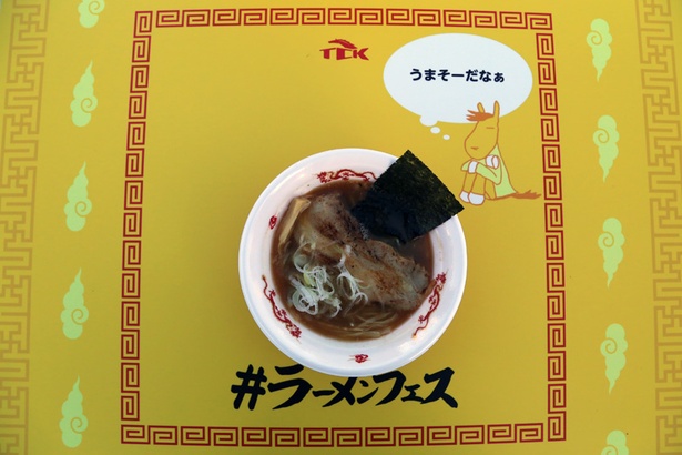 都内でも指折りの濃厚魚介豚骨の名店「麺屋 中川會」。TCK限定バージョンとなる「濃厚魚介らーめん」(800円)をラインアップ