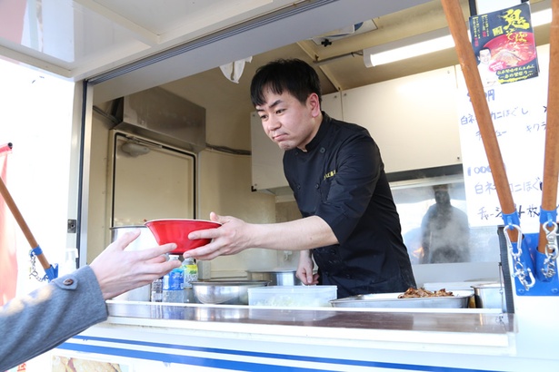 人気ものまね芸人・HEY!たくちゃんも出店。イベント期間中は毎日店頭に立つとのこと