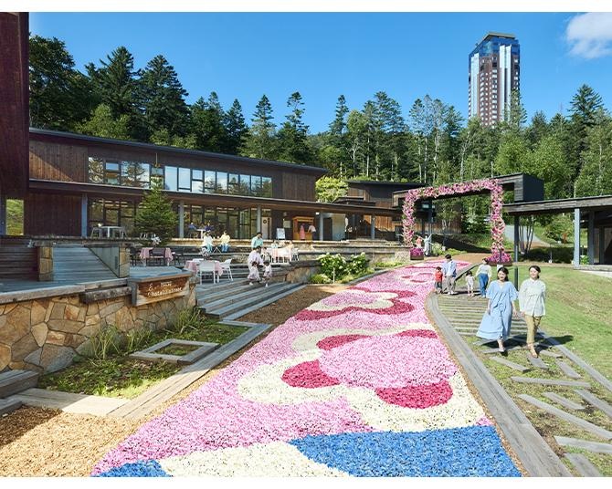 【星野リゾート】全長160メートルの「花咲くカーペット」や限定メニューが登場！春の訪れを祝うイベント「花咲くトマム」開催