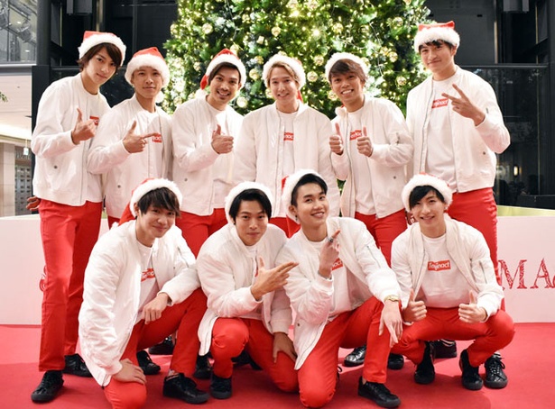 上段左から、松島勇之介、岡 進太郎、三岳慎之助、坂田隆一郎、関岡マーク、北田祥一郎。下段左から、馬越琢己、中島裕貴、MOTO、山田健登