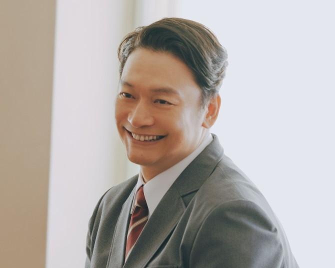 香取慎吾「涙涙の高校生役ゲットしました！」人気ギャグ漫画の実写映画化『高校生家族』2026年秋公開