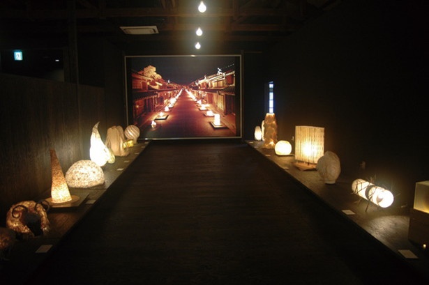 美濃和紙あかりアート館では、過去の「美濃和紙あかりアート展」の入賞作品が展示される