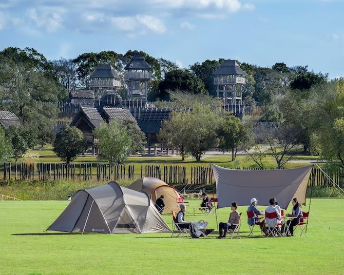 なんと160サイト!?九州最大級のキャンプフィールド！サウナ付きコテージも。体験型複合施設 「スノーピーク グラウンズ 吉野ヶ里」が佐賀県に誕生