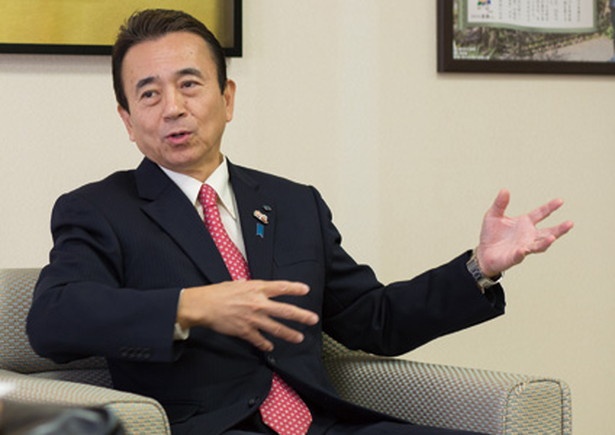 浜松市・鈴木康友：應義塾大学法学部を卒業後、松下政経塾に入塾。衆議院議員を務めたのち、2007年に浜松市長に当選。現在3期目