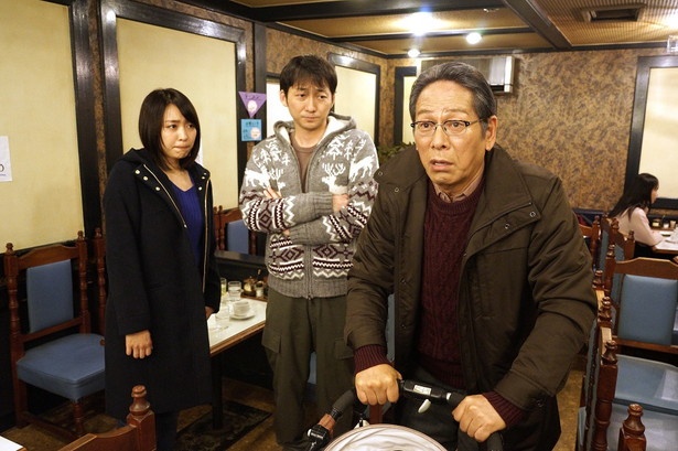 今村武雄(右、大杉漣)の話では波岡一喜(中)、 黒川芽以(左)も出演しストーリーを盛り上げる