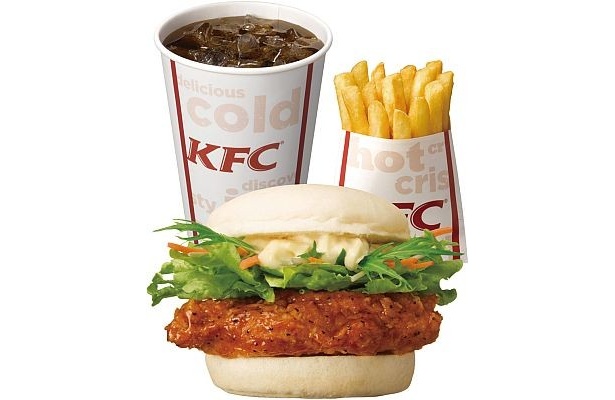 ｢塩だれチキンサンド｣は、フライドポテト(S)とドリンク(M)のセットだと640円