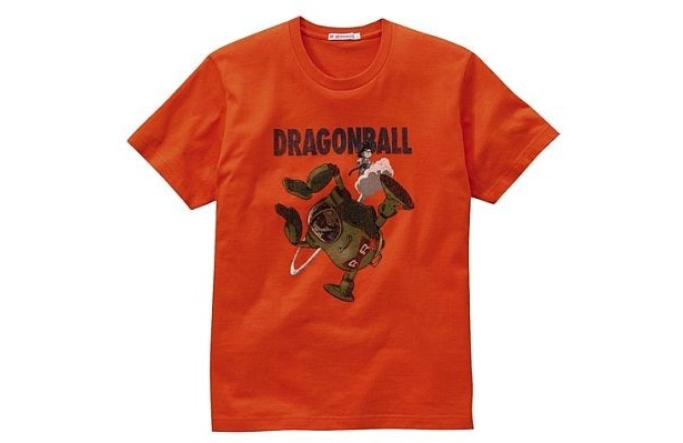 レッドリボン軍と悟空の姿が。ドラゴンボールTシャツ。カラーは写真のオレンジのほか、グレーがある