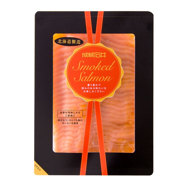 5位「成城石井 スモークサーモンスライス 150g」(税抜950円)。良質なサーモンを丁寧にスモーク。肉厚で食べ応えがある