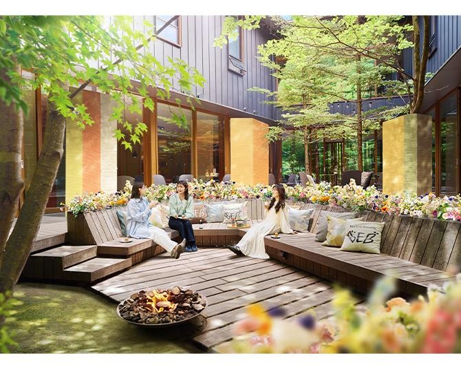 24時間お花見し放題！「BEB5軽井沢」のパブリックスペースが花々に包まれる「BEBフラワーテラス」新登場