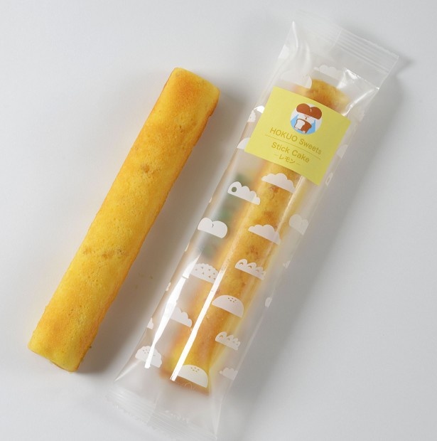 レモン(150円)は、レモンの香りが口に広がる爽やかなスティックケーキになっている