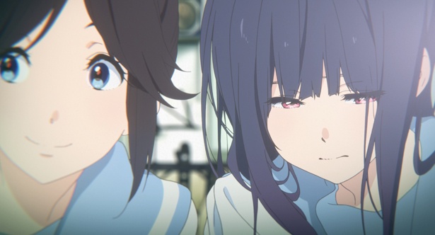 「響け!ユーフォニアム」シリーズに登場するオーボエ担当の鎧塚みぞれと、フルートを担当する傘木希美を中心に物語が展開(『リズと青い鳥』)