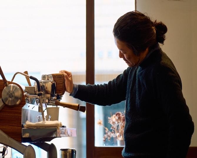 コーヒーで旅する日本／関東編｜この空間から何を感じるか。レトロな街のロースタリー「saladday coffee」で見つかる新しいコーヒー体験